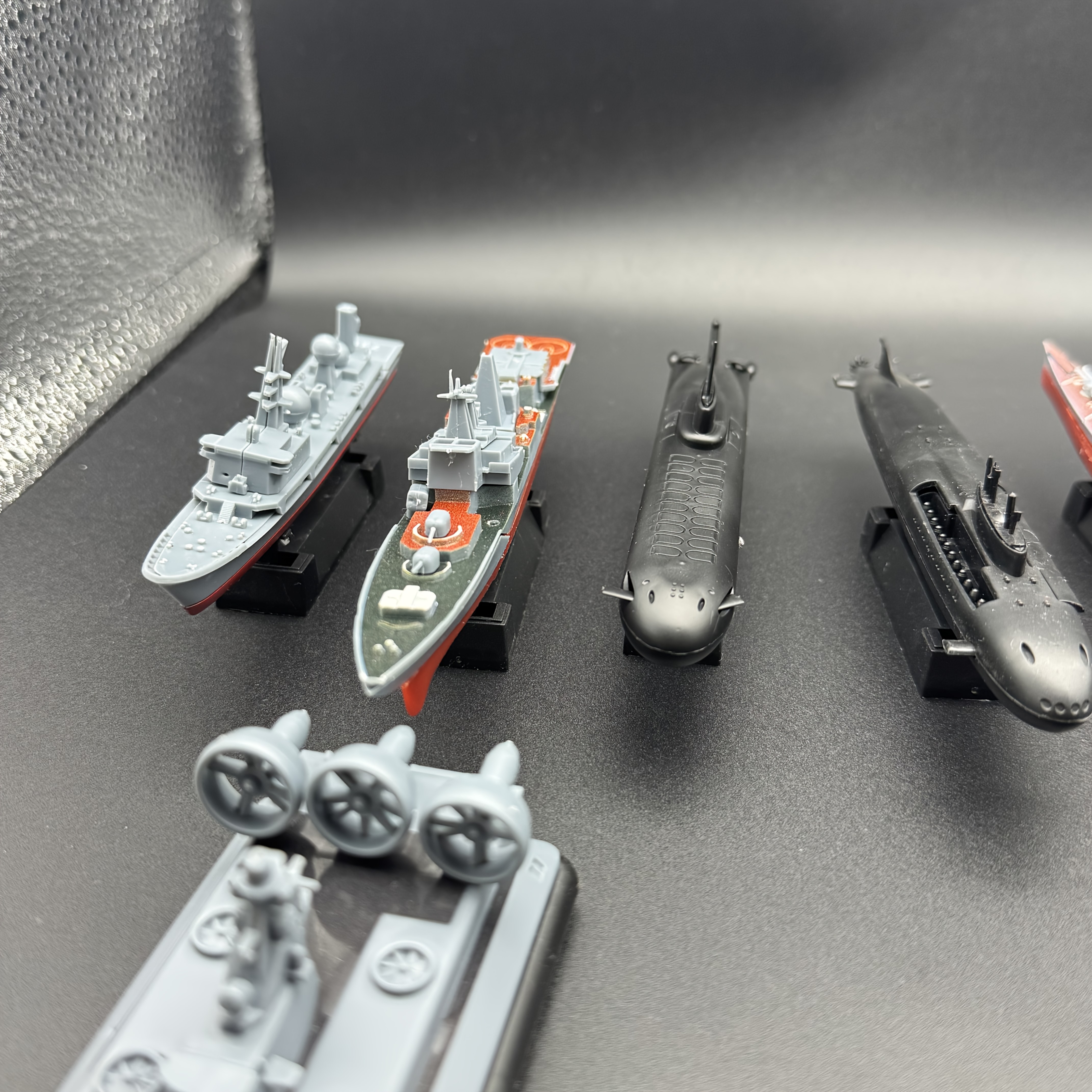 8pcs Highly Realistic Assembly Warship Model Set